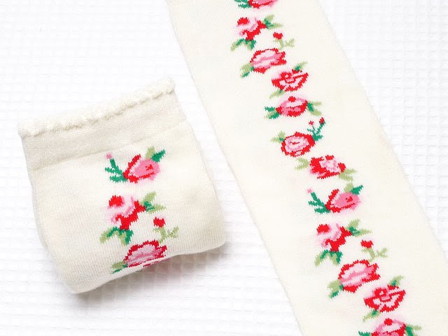Secret Shop Red Rose Bouquet Lolita Socks